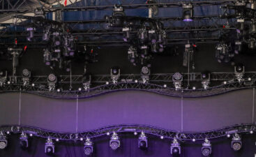 Mobiel huren Truss podium Belgie Nederland gemeente podium kermis festival wielerronde PFL Mobile Stage Solutions1