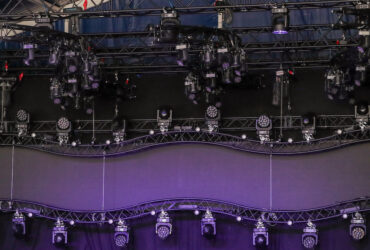 Mobiel huren Truss podium Belgie Nederland gemeente podium kermis festival wielerronde PFL Mobile Stage Solutions1